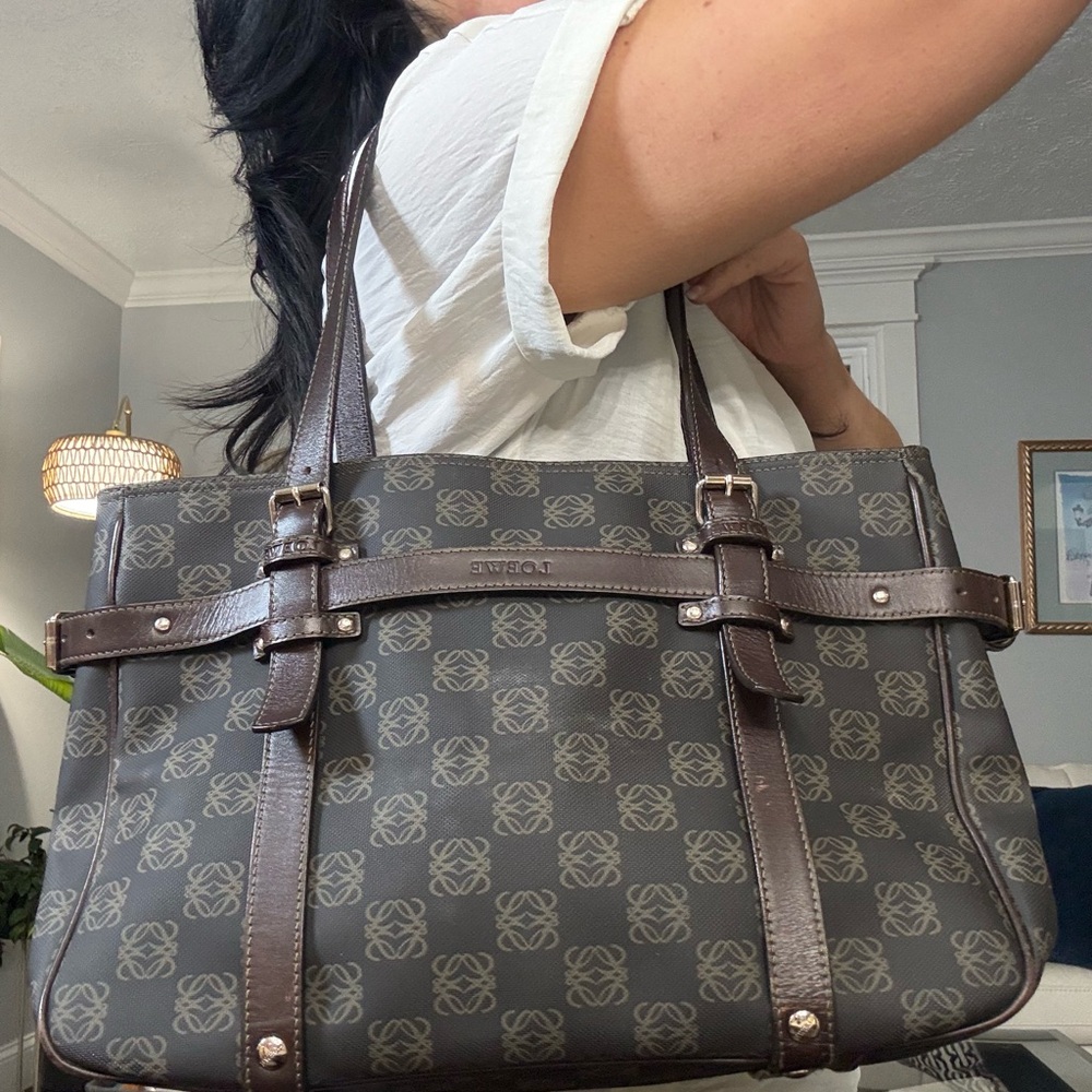 Loewe Vintage Anagram Logo Tote Bag
Brown and Black Shoulder Bag - Picture 3 of 16